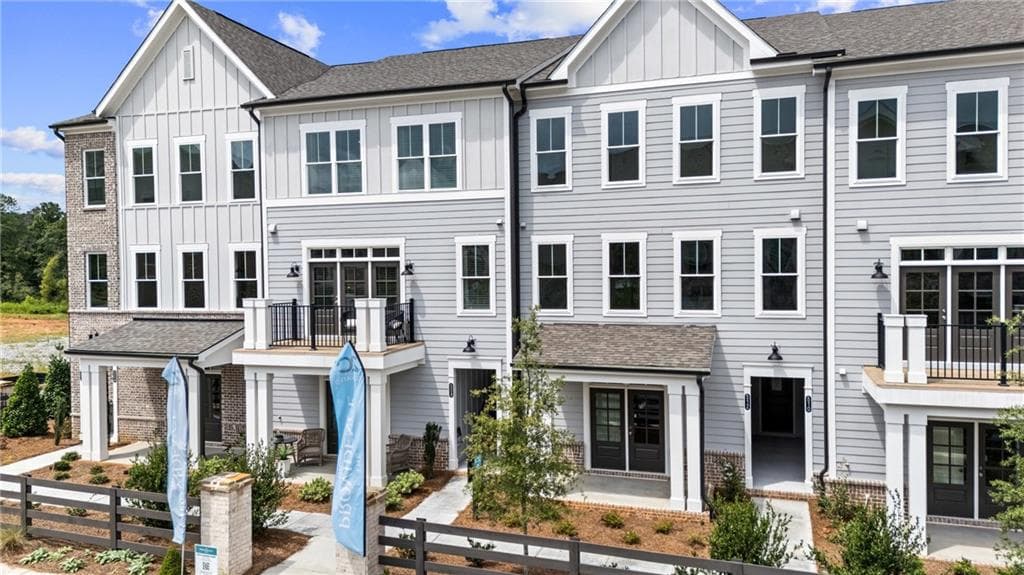 2 bedroom, 3 bathroom, 1,373 sq ft condominium for sale at 534 Alice Way D5, Cumming, GA 30040 — photo 2
