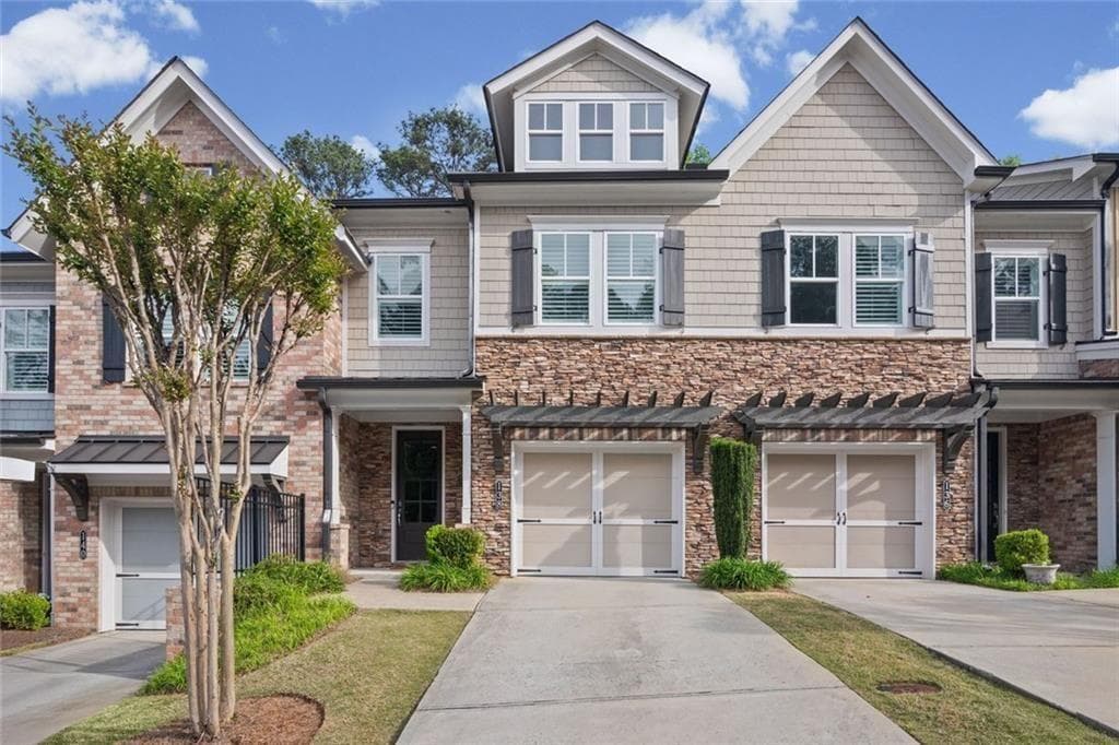 3 bedroom, 4 bathroom, 2,606 sq ft townhouse for sale at 138 Bellehaven Drive, Woodstock, GA 30188 — photo 1 of 42