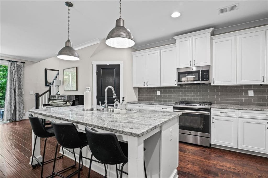 3 bedroom, 4 bathroom, 2,606 sq ft townhouse for sale at 138 Bellehaven Drive, Woodstock, GA 30188 — photo 5