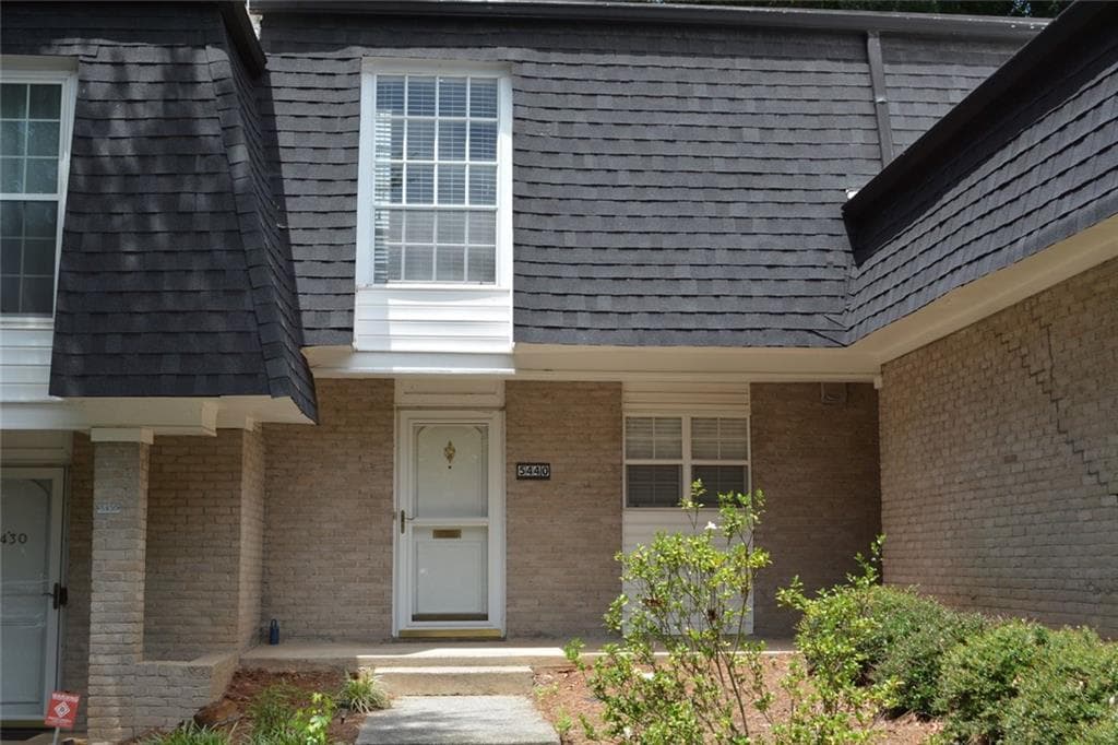 2 bedroom, 3 bathroom, 1,602 sq ft condominium sold at 5440 Chemin De Vie, Sandy Springs, GA 30342