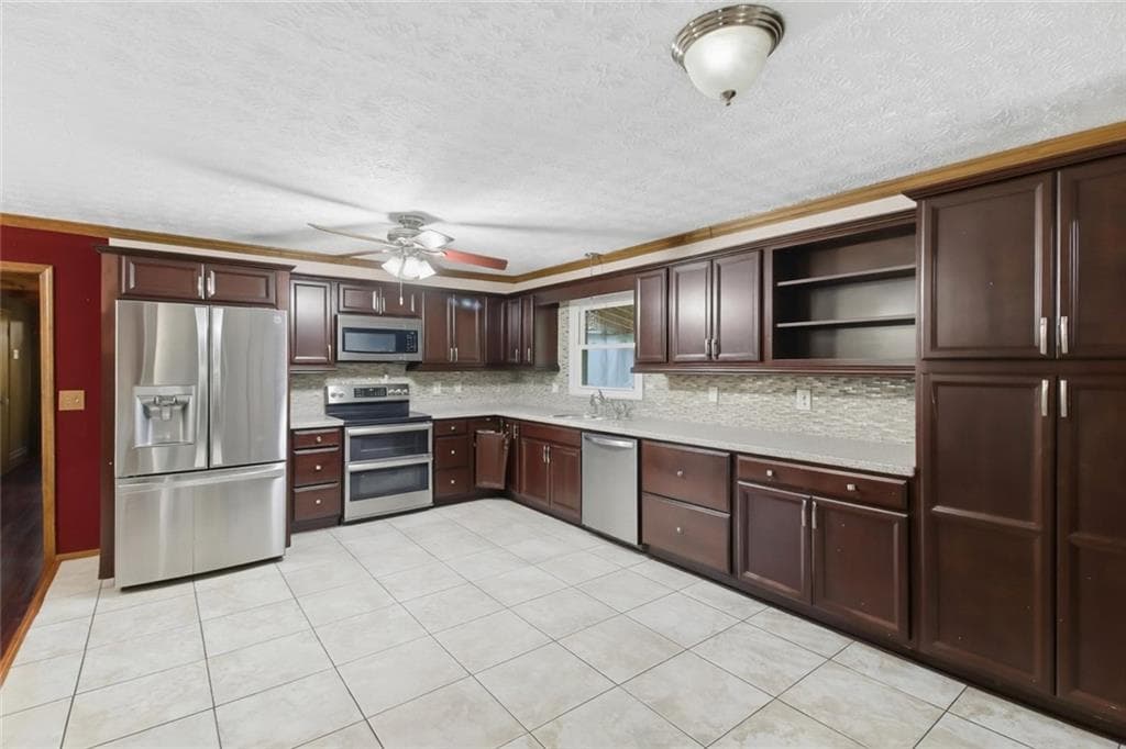 4 bedroom, 4 bathroom, 1,738 sq ft single family residence under contract at 11O HEARTHSTONE Drive, Stockbridge, GA 30281 — photo 6