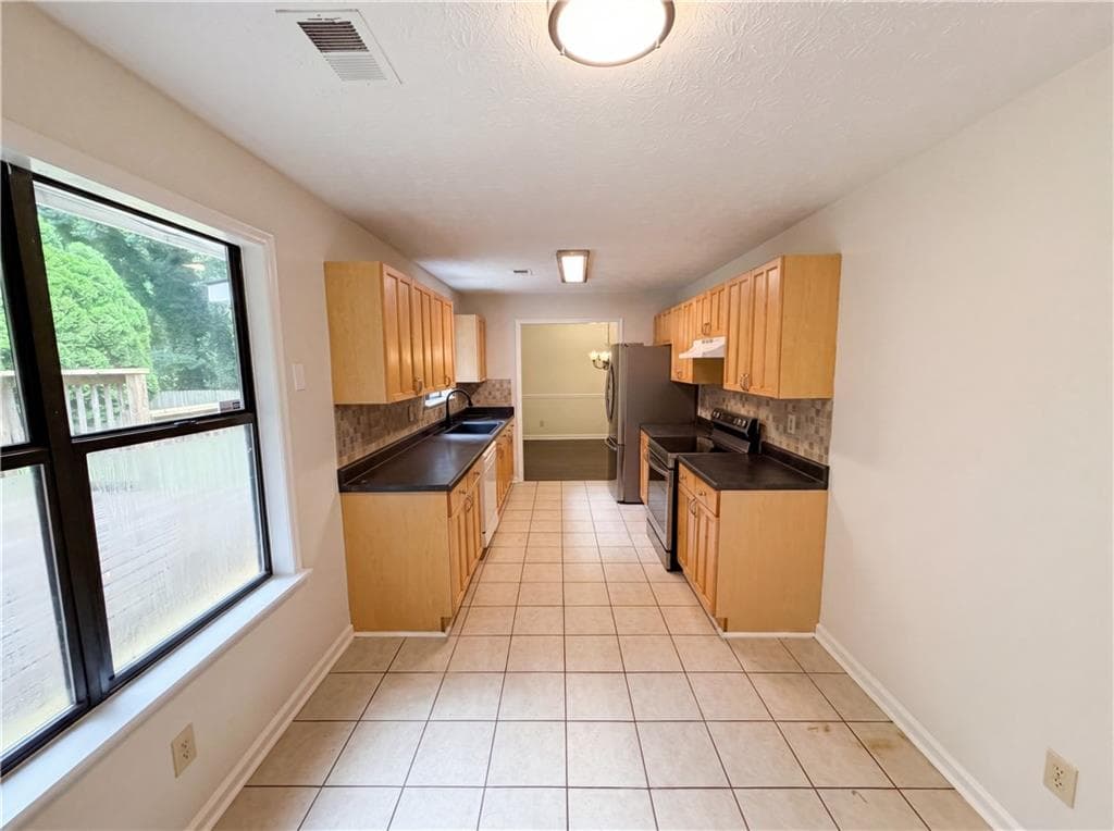 3 bedroom, 2 bathroom, 1,914 sq ft single family residence under contract at 912 Steeple Chase Drive, Lawrenceville, GA 30044 — photo 9
