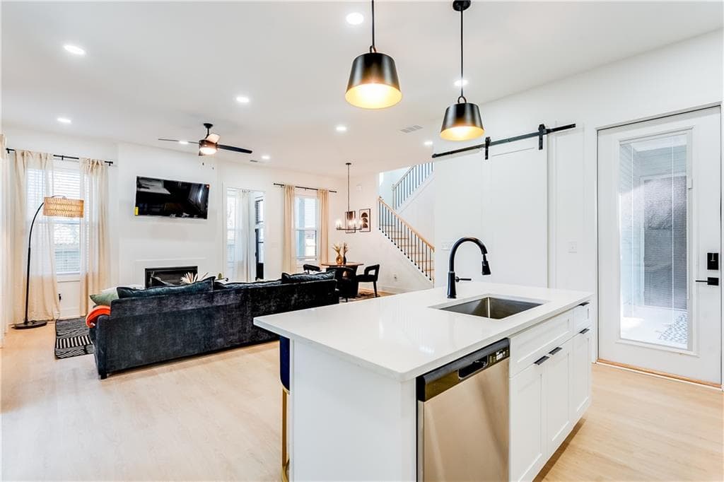 3 bedroom, 3 bathroom duplex for rent at 1239 Plaza Avenue B, Atlanta, GA 30310 for $3,100 a month — photo 6