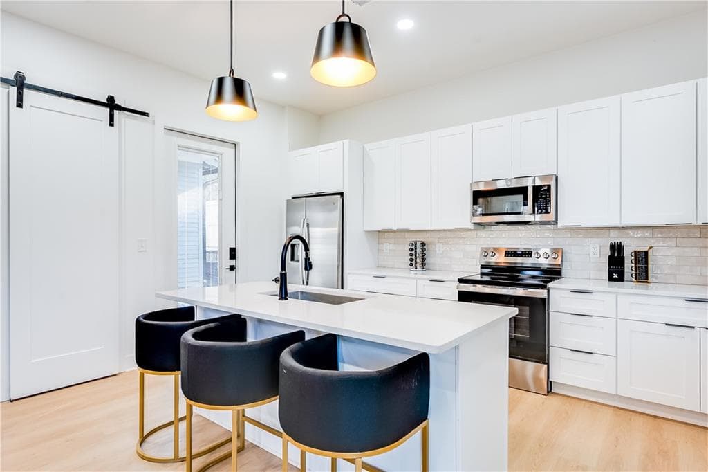 3 bedroom, 3 bathroom duplex for rent at 1239 Plaza Avenue B, Atlanta, GA 30310 for $3,100 a month — photo 8