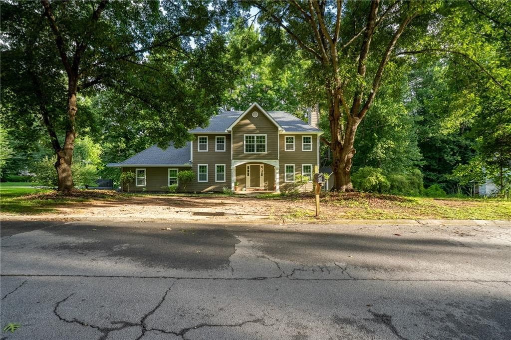 4 bedroom, 3 bathroom, 2,100 sq ft single family residence under contract at 4121 Willow Walk, Lilburn, GA 30047 — photo 3