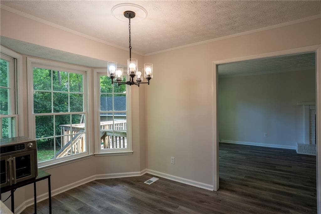 4 bedroom, 3 bathroom, 2,100 sq ft single family residence under contract at 4121 Willow Walk, Lilburn, GA 30047 — photo 4