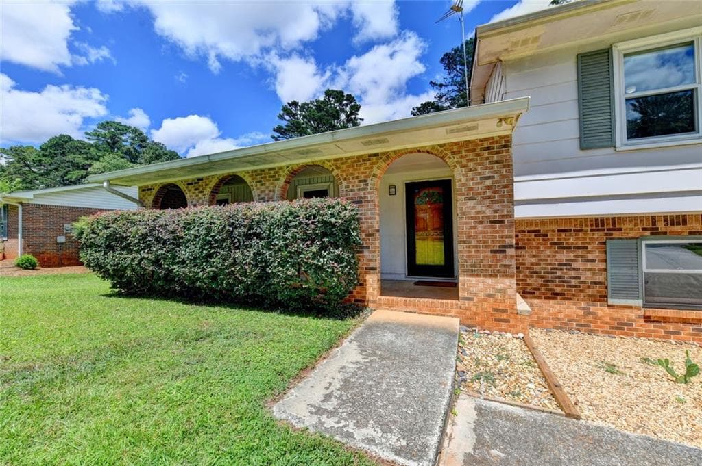 4 bedroom, 3 bathroom, 2,843 sq ft single family residence under contract at 1577 Harbour Oaks Road, Tucker, GA 30084 — photo 4