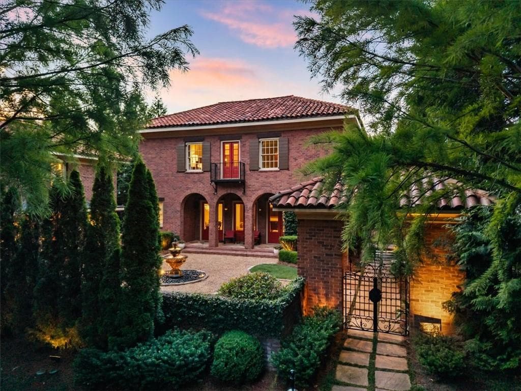 4 bedroom, 5 bathroom, 4,530 sq ft single family residence for sale at 6405 Wesley Hughes Road, Cumming, GA 30040 — photo 4