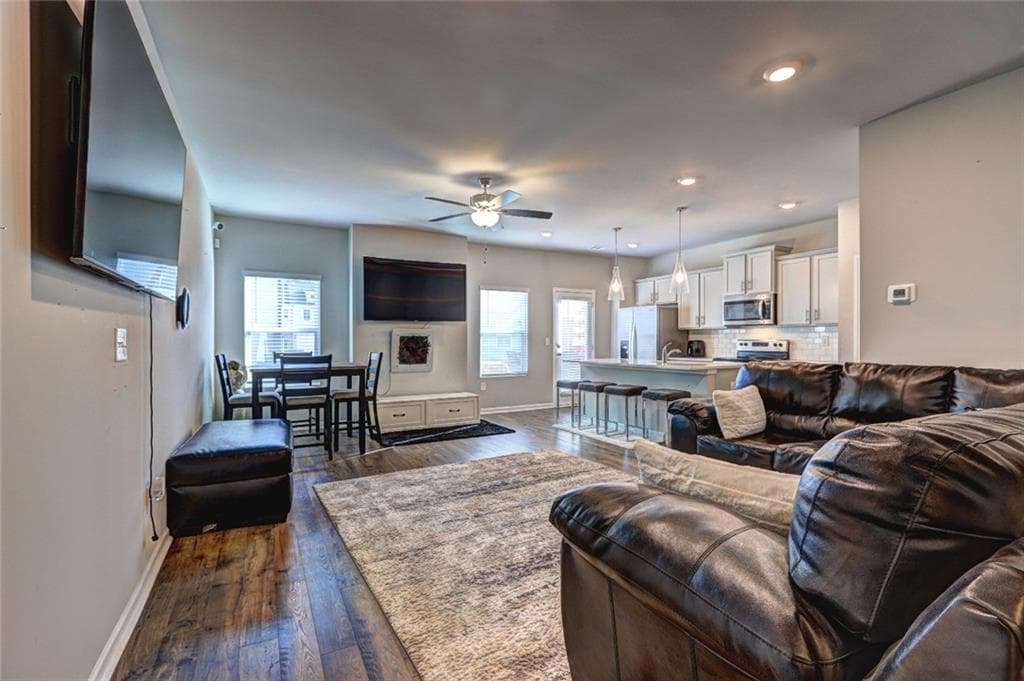 3 bedroom, 3 bathroom, 1,809 sq ft townhouse for sale at 1123 Elyse Lane, Mableton, GA 30126 — photo 2