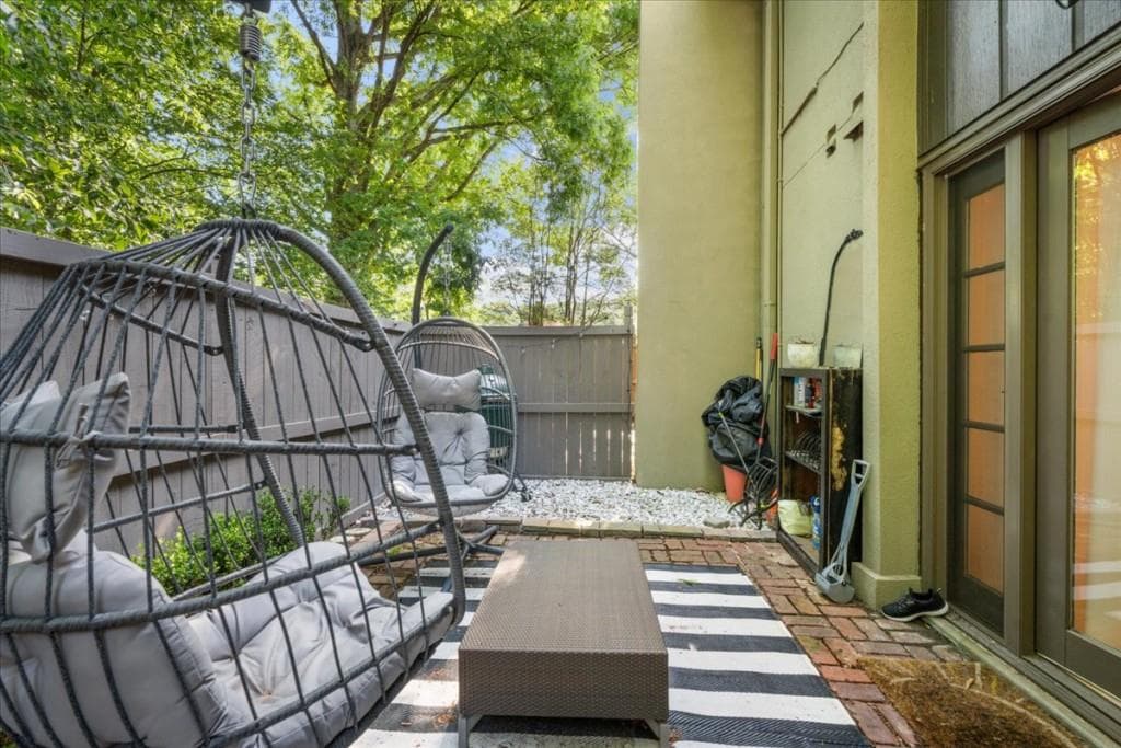 3 bedroom, 3 bathroom, 1,632 sq ft townhouse under contract at 47 Ivy Trail, Atlanta, GA 30342 — photo 6