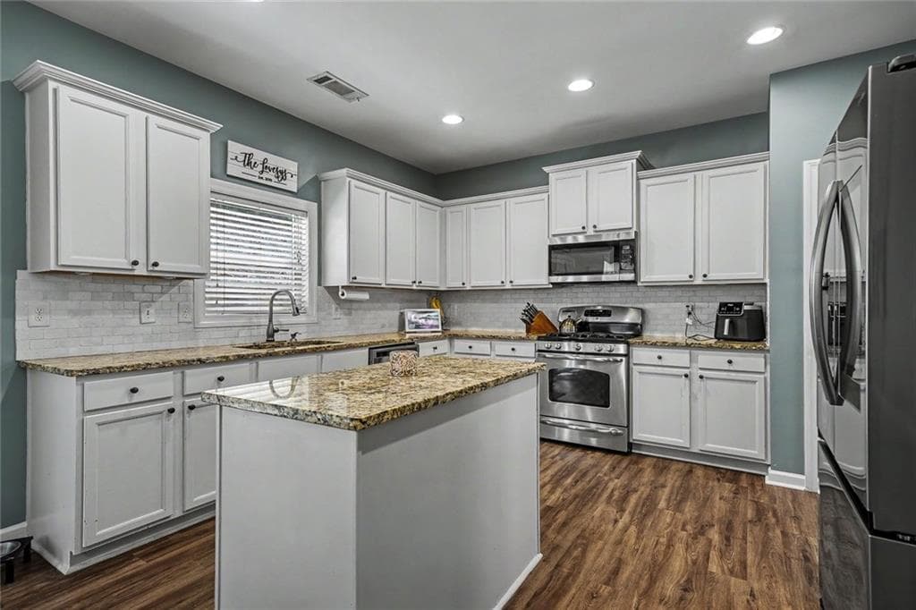 5 bedroom, 3 bathroom, 3,445 sq ft single family residence under contract at 4877 Arbor View Parkway, Acworth, GA 30101 — photo 3