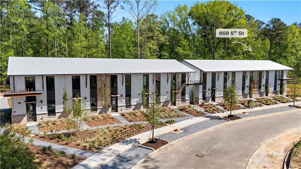 2 bedroom, 2 bathroom, 1,005 sq ft townhouse for sale at 659 5th Street, Fayetteville, GA 30214