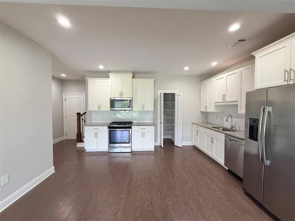 3 bedroom, 3 bathroom, 1,822 sq ft townhouse for rent at 860 Westmoreland Circle, Atlanta, GA 30318 for $2,790 a month — photo 6