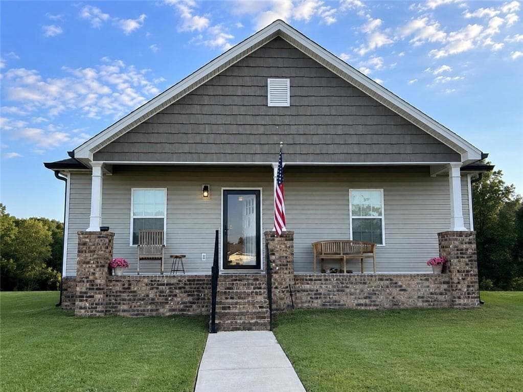 3 bedroom, 2 bathroom, 1,364 sq ft single family residence sold at 411 Coahulla Creek Drive, Dalton, GA 30721