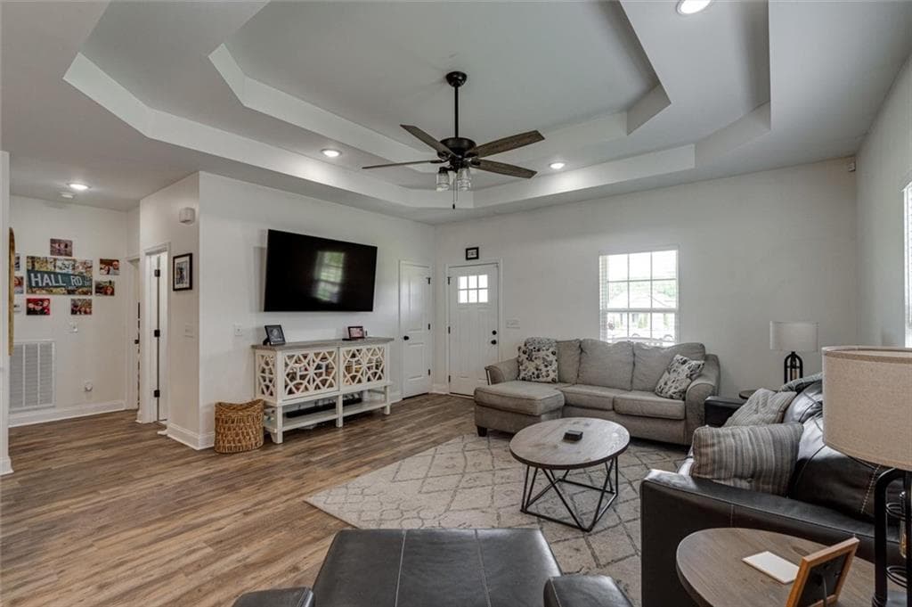 3 bedroom, 2 bathroom, 1,364 sq ft single family residence for sale at 411 Coahulla Creek Drive, Dalton, GA 30721 — photo 3