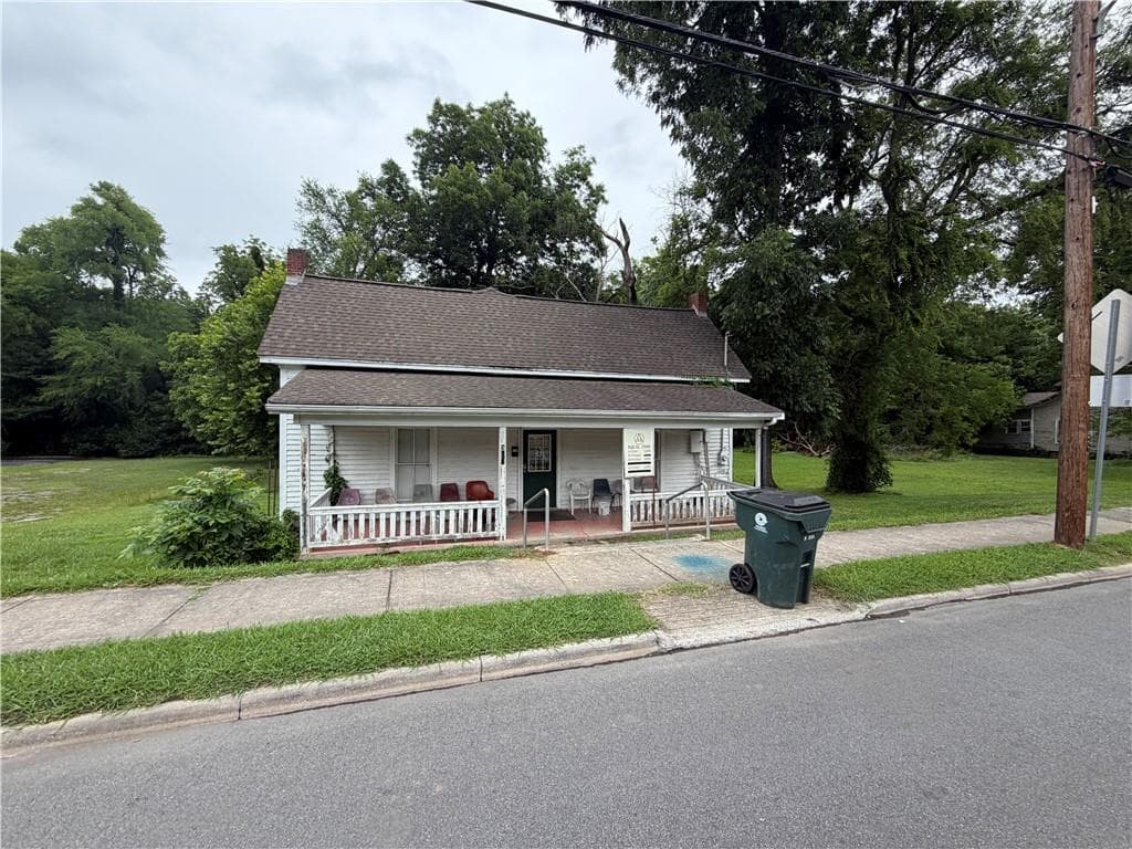 1 bedroom, 1 bathroom, 2,023 sq ft single family residence for sale at 300 E Elm Street, Rockmart, GA 30153