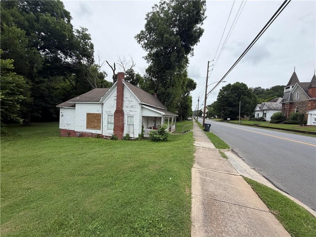 1 bedroom, 1 bathroom, 2,023 sq ft single family residence for sale at 300 E Elm Street, Rockmart, GA 30153 — photo 4
