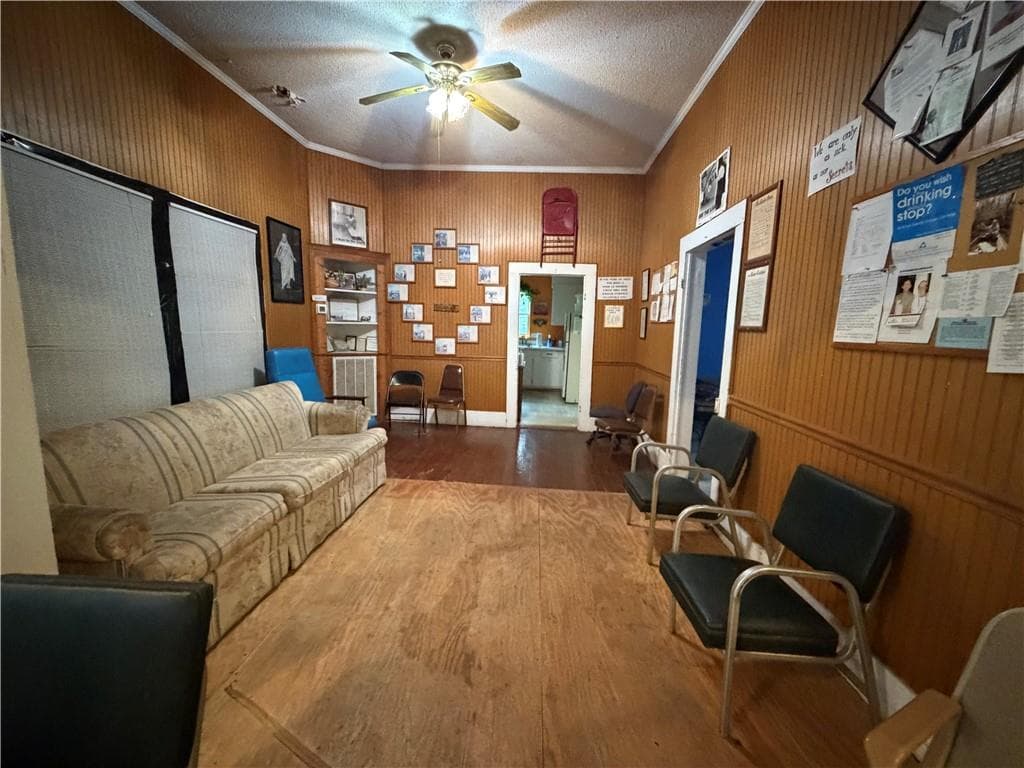 1 bedroom, 1 bathroom, 2,023 sq ft single family residence for sale at 300 E Elm Street, Rockmart, GA 30153 — photo 7