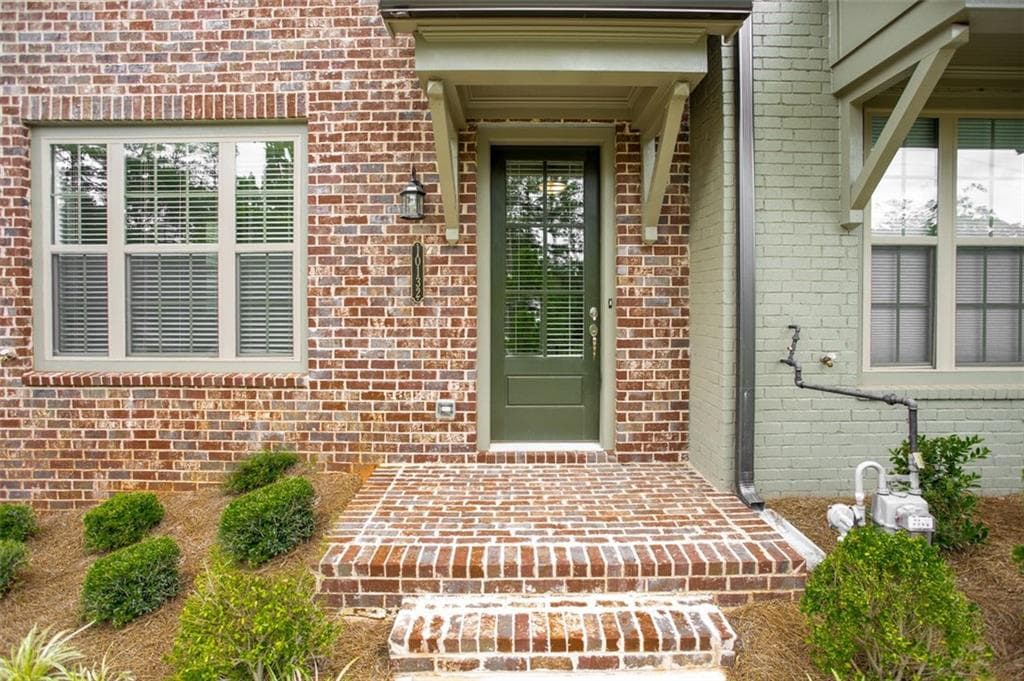3 bedroom, 4 bathroom, 2,250 sq ft townhouse for rent at 10132 Windalier Way, Roswell, GA 30076 for $3,495 a month — photo 2