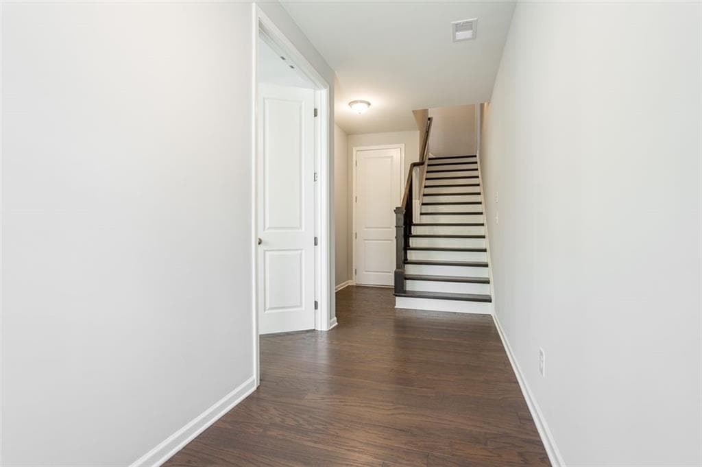 3 bedroom, 4 bathroom, 2,250 sq ft townhouse for rent at 10132 Windalier Way, Roswell, GA 30076 for $3,495 a month — photo 3