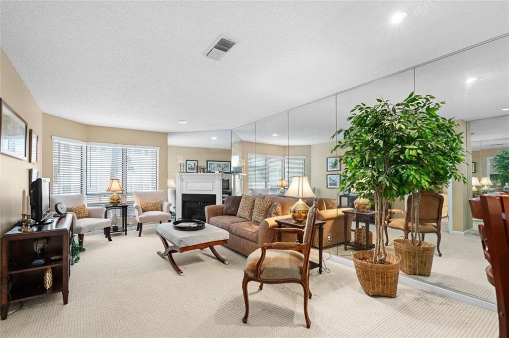 1 bedroom, 1 bathroom, 680 sq ft condominium for sale at 244 13th Street 107, Atlanta, GA 30309 — photo 4