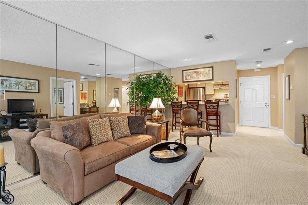 1 bedroom, 1 bathroom, 680 sq ft condominium for sale at 244 13th Street 107, Atlanta, GA 30309 — photo 5