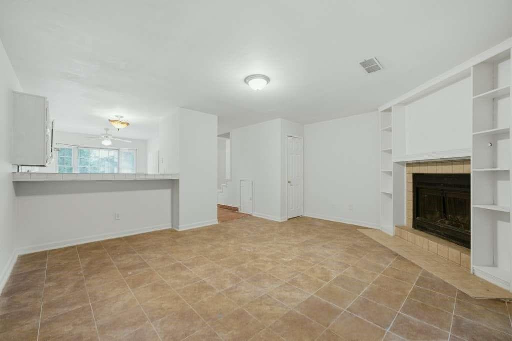 2 bedroom, 3 bathroom, 1,188 sq ft townhouse for sale at 667 Hunting Creek Lane, Conyers, GA 30013 — photo 9