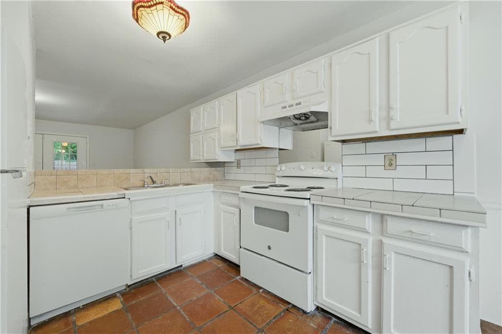 2 bedroom, 3 bathroom, 1,188 sq ft townhouse for sale at 667 Hunting Creek Lane, Conyers, GA 30013 — photo 10