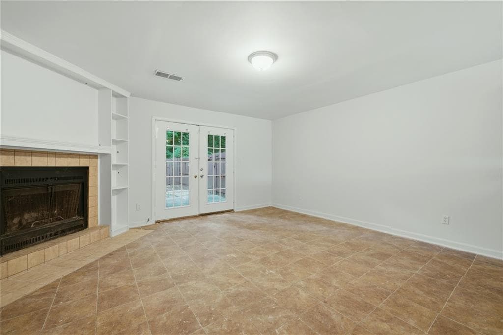 2 bedroom, 3 bathroom, 1,188 sq ft townhouse for sale at 667 Hunting Creek Lane, Conyers, GA 30013 — photo 2