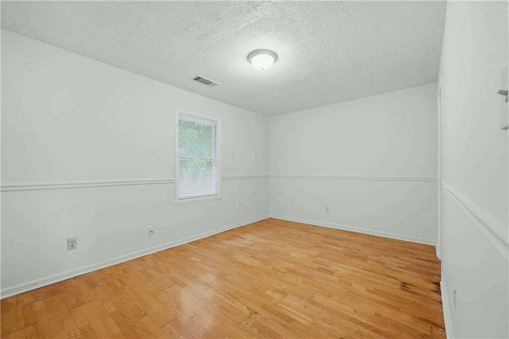 2 bedroom, 3 bathroom, 1,188 sq ft townhouse for sale at 667 Hunting Creek Lane, Conyers, GA 30013 — photo 3