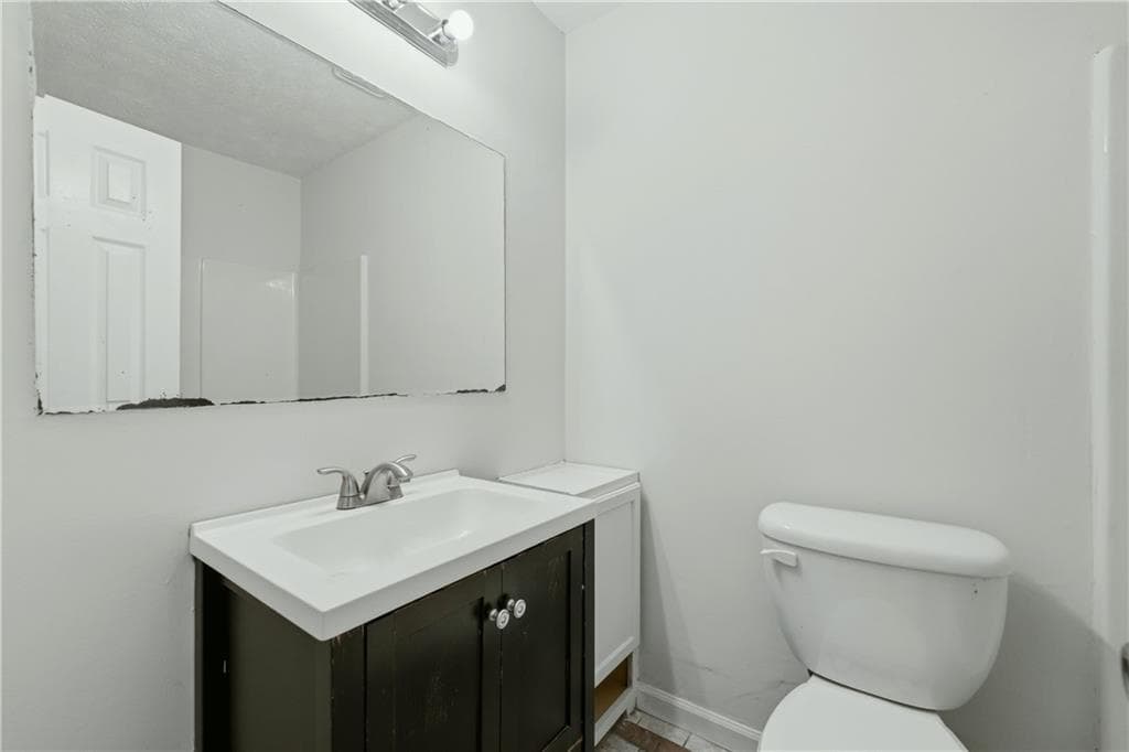 2 bedroom, 3 bathroom, 1,188 sq ft townhouse for sale at 667 Hunting Creek Lane, Conyers, GA 30013 — photo 6