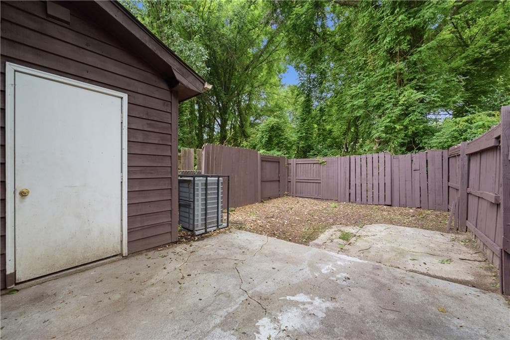 2 bedroom, 3 bathroom, 1,188 sq ft townhouse for sale at 667 Hunting Creek Lane, Conyers, GA 30013 — photo 5