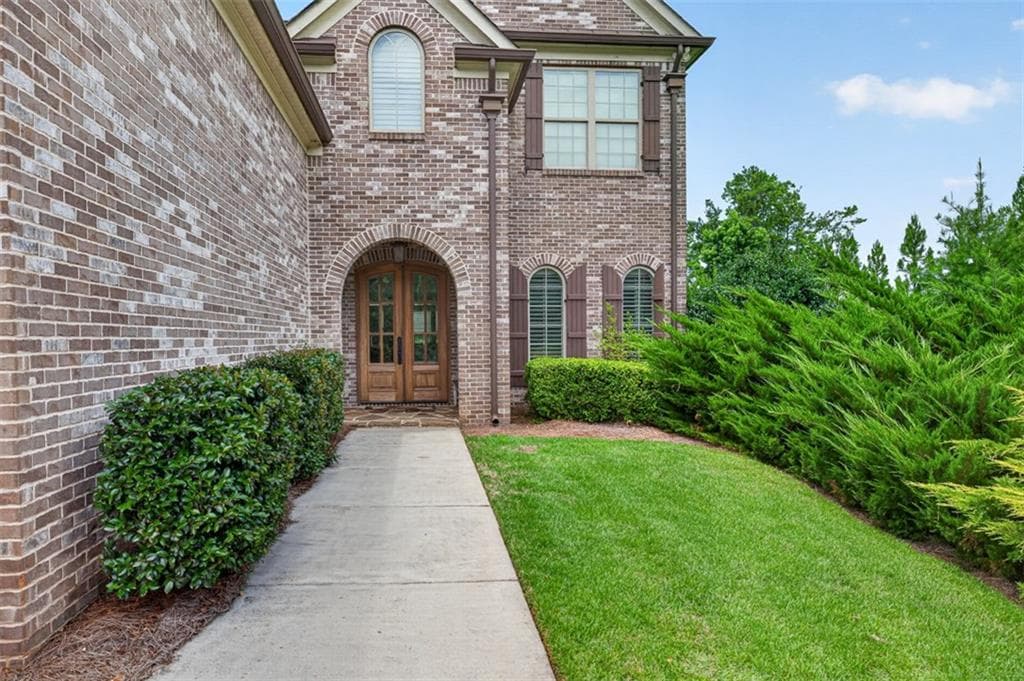 6 bedroom, 7 bathroom, 6,101 sq ft single family residence for sale at 6509 Snug Harbor Court, Flowery Branch, GA 30542 — photo 4