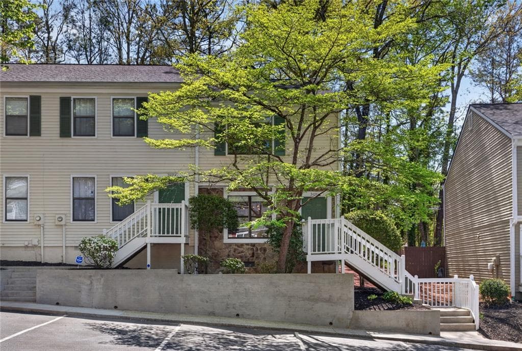 2 bedroom, 3 bathroom, 1,136 sq ft townhouse for sale at 3426 September Morning, Peachtree Corners, GA 30092 — photo 2