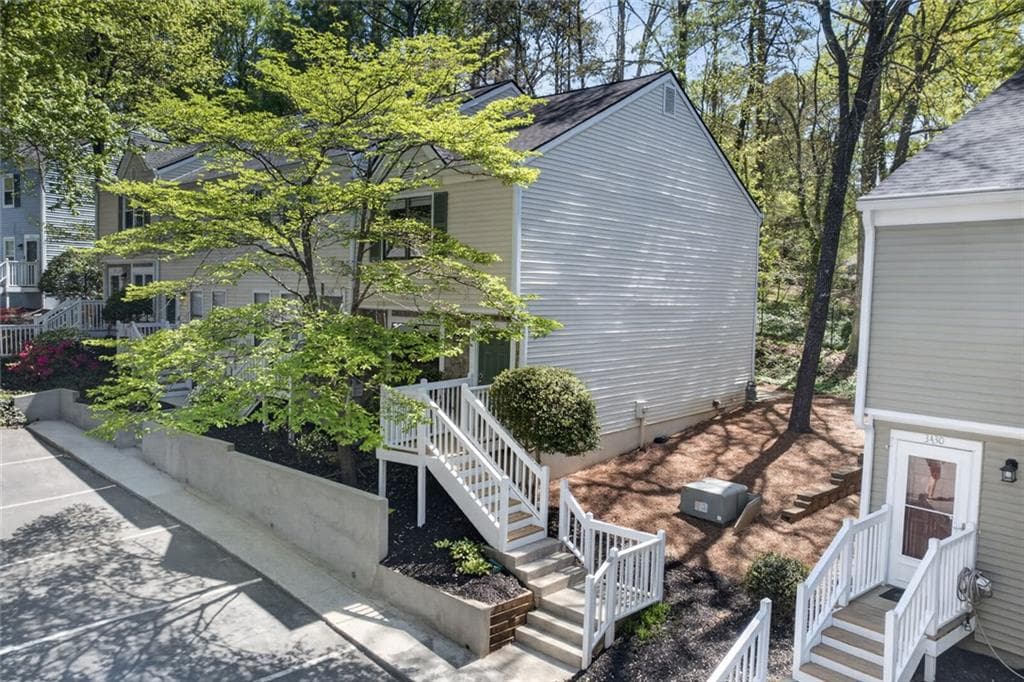 2 bedroom, 3 bathroom, 1,136 sq ft townhouse for sale at 3426 September Morning, Peachtree Corners, GA 30092 — photo 4