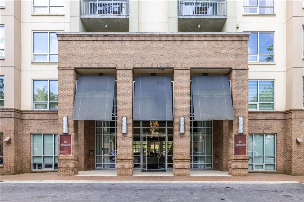 2 bedroom, 3 bathroom, 1,489 sq ft condominium under contract at 711 Cosmopolitan Drive 207, Atlanta, GA 30324 — photo 2