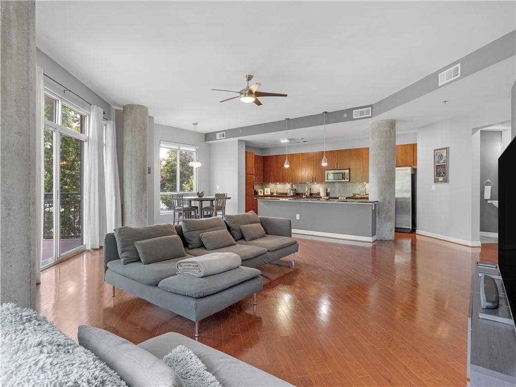 2 bedroom, 3 bathroom, 1,489 sq ft condominium for sale at 711 Cosmopolitan Drive 321, Atlanta, GA 30324 — photo 5