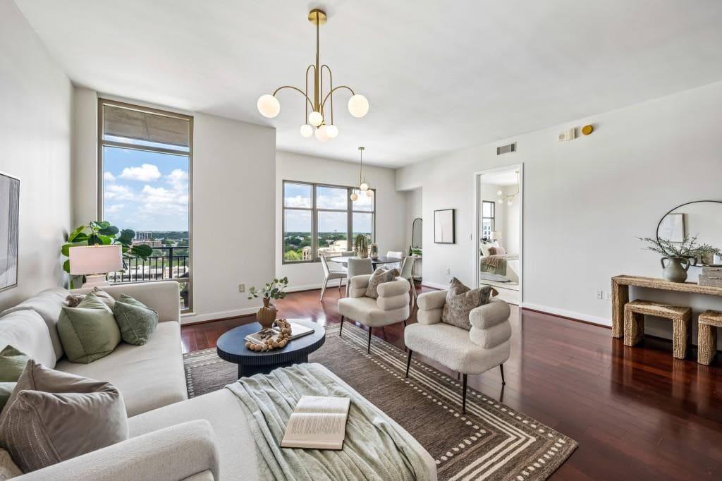 2 bedroom, 2 bathroom, 1,265 sq ft condominium sold at 565 Peachtree Street 1610, Atlanta, GA 30308