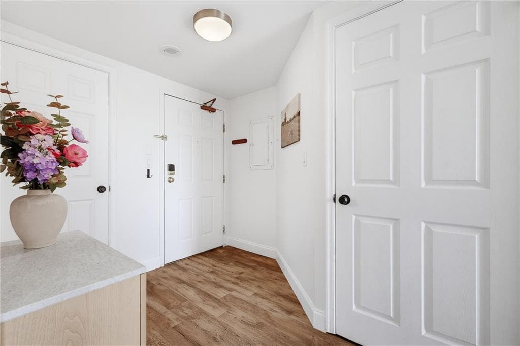1 bedroom, 1 bathroom, 900 sq ft condominium for sale at 1 Biscayne Drive 802, Atlanta, GA 30309 — photo 6