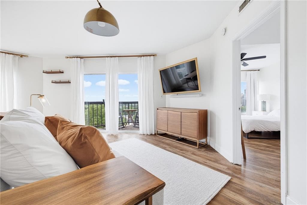 1 bedroom, 1 bathroom, 900 sq ft condominium for sale at 1 Biscayne Drive 802, Atlanta, GA 30309 — photo 8