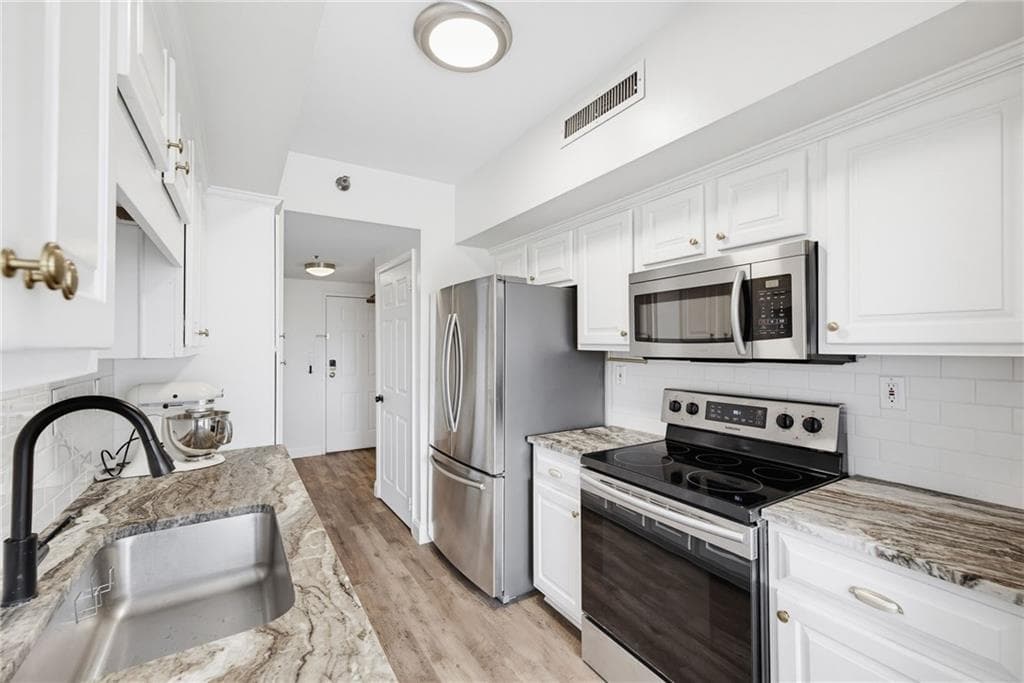 1 bedroom, 1 bathroom, 900 sq ft condominium for sale at 1 Biscayne Drive 802, Atlanta, GA 30309 — photo 10