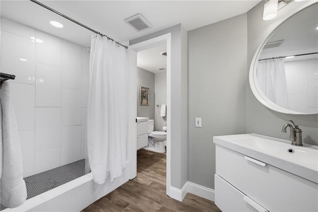1 bedroom, 1 bathroom, 900 sq ft condominium for sale at 1 Biscayne Drive 802, Atlanta, GA 30309 — photo 4