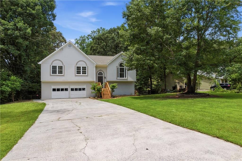 3 bedroom, 2 bathroom, 2,302 sq ft single family residence for sale at 6231 Emerald Springs Drive, Acworth, GA 30102 — photo 1 of 18