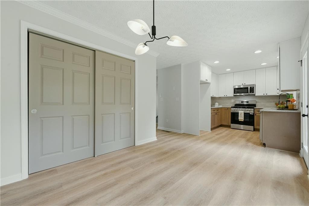 3 bedroom, 2 bathroom, 2,302 sq ft single family residence for sale at 6231 Emerald Springs Drive, Acworth, GA 30102 — photo 4