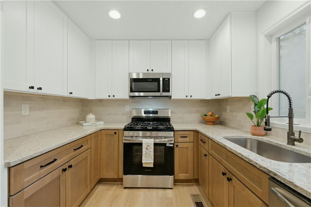 3 bedroom, 2 bathroom, 2,302 sq ft single family residence for sale at 6231 Emerald Springs Drive, Acworth, GA 30102 — photo 5