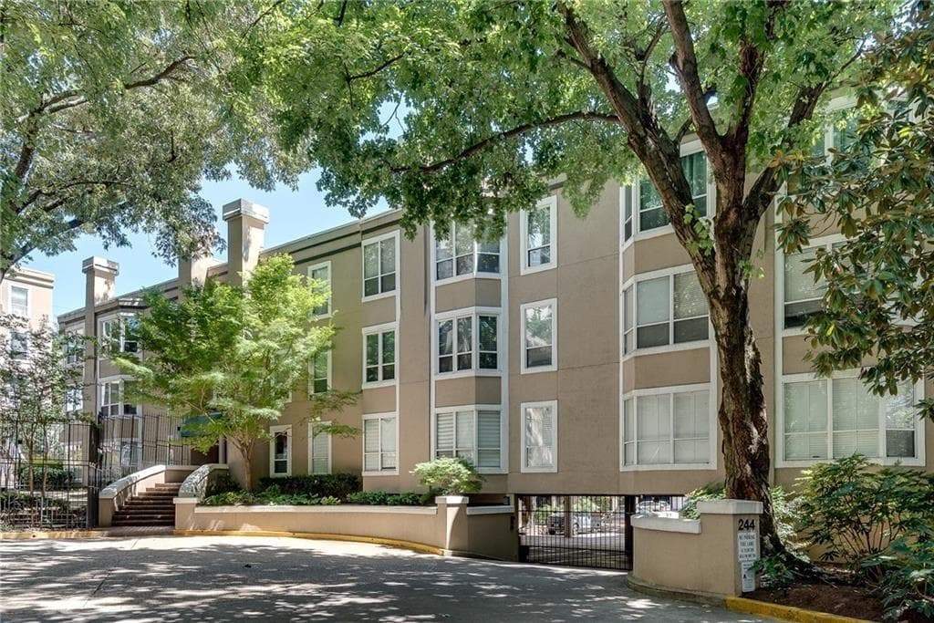 1 bedroom, 1 bathroom, 680 sq ft condominium for sale at 244 13th Street 107, Atlanta, GA 30309 — photo 3