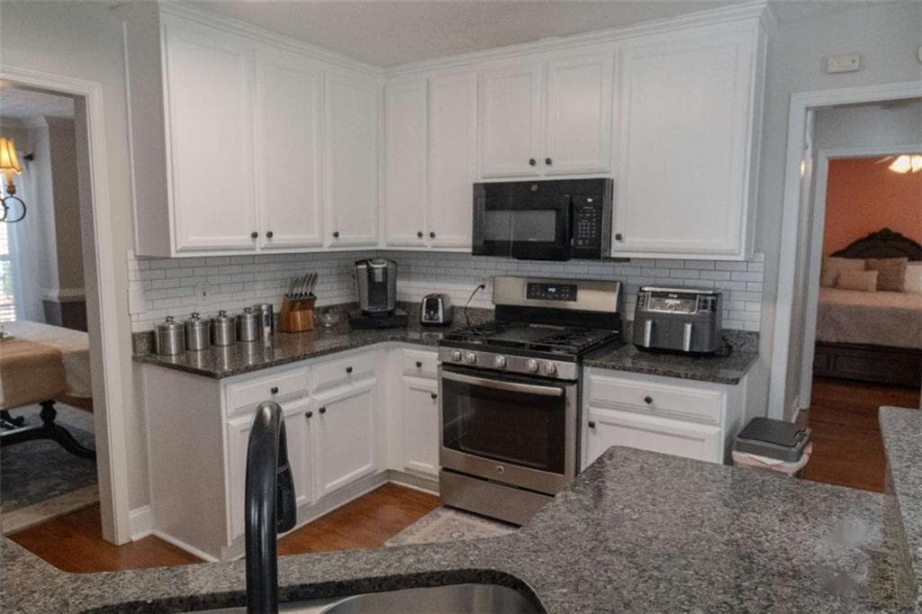 5 bedroom, 3 bathroom, 2,643 sq ft single family residence for sale at 917 Ivy Brook Court, Mcdonough, GA 30253 — photo 10