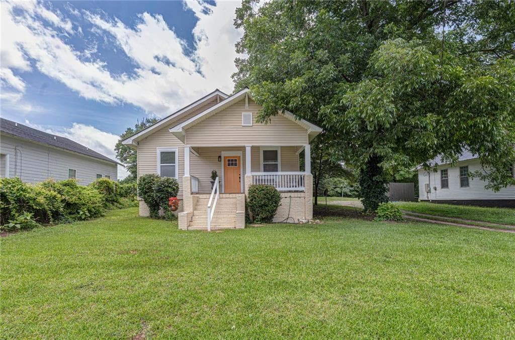3 bedroom, 2 bathroom, 1,064 sq ft single family residence for sale at 404 Jefferson Street, LaGrange, GA 30240