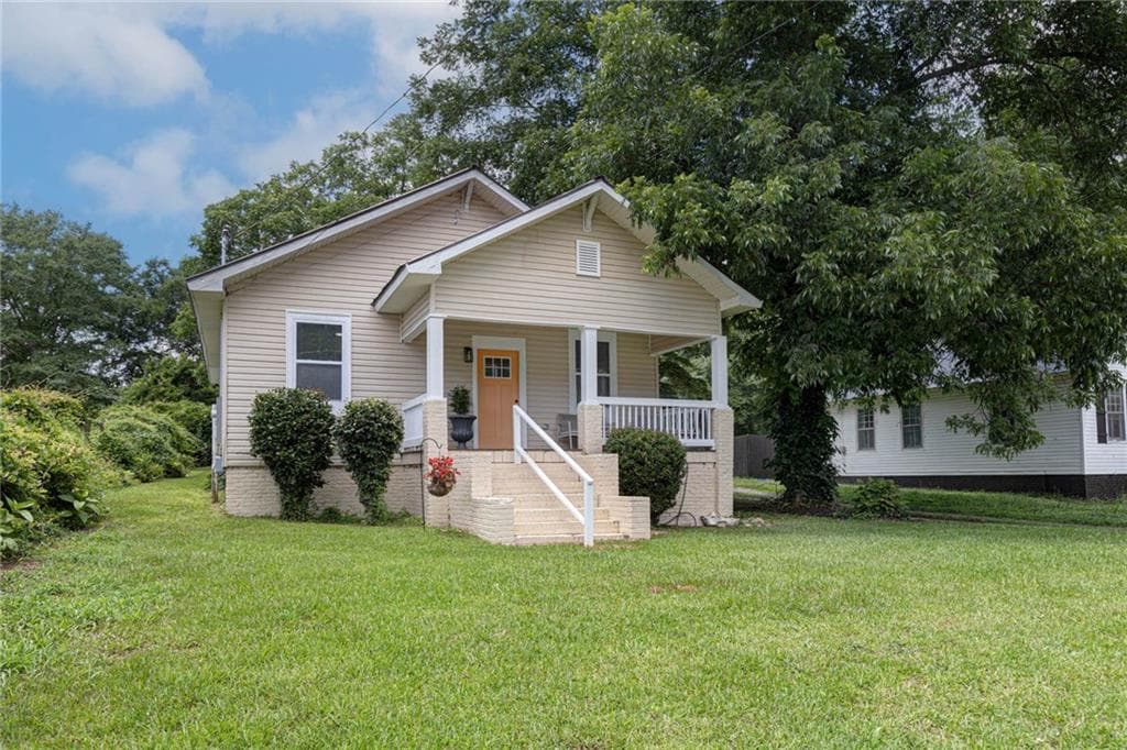 3 bedroom, 2 bathroom, 1,064 sq ft single family residence for sale at 404 Jefferson Street, LaGrange, GA 30240 — photo 4