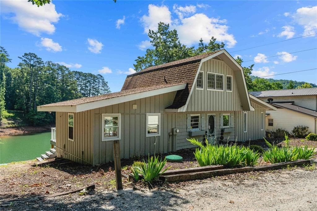 2 bedroom, 1 bathroom, 1,206 sq ft single family residence for sale at 199 Nottely View, Blairsville, GA 30512